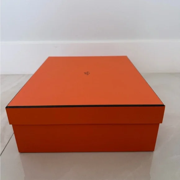 Hermès Gift Box with Logo Ribbon and Receipt Holder - Picture 6 of 10